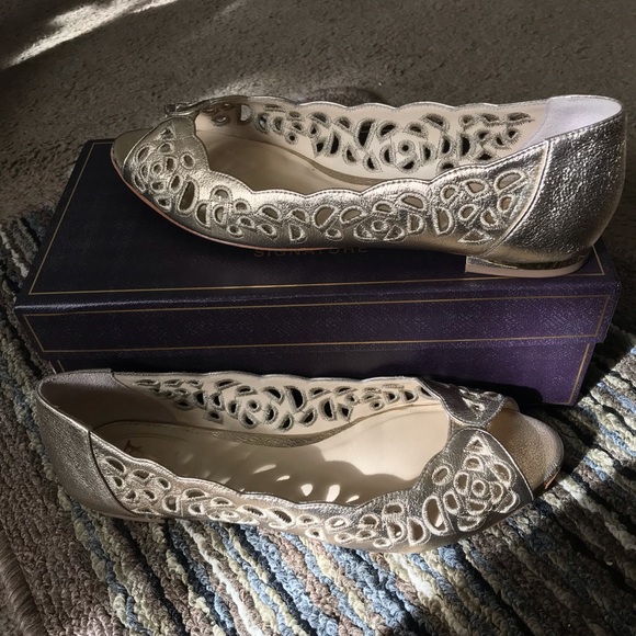 VC Vince Camuto Flats - Picture 5 of 8